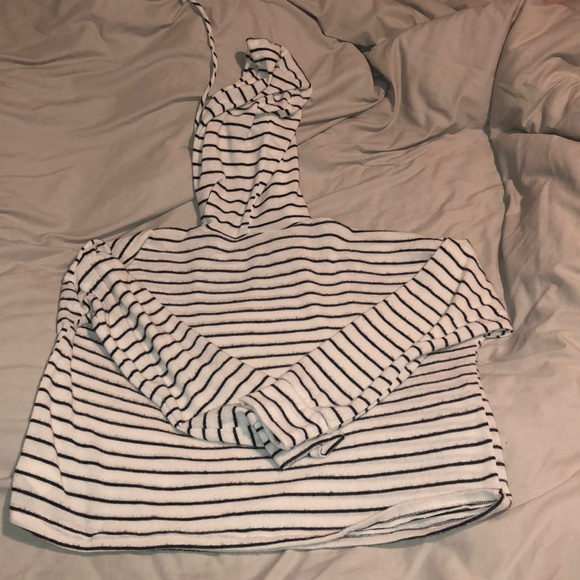 Striped black and white cropped hoodie. - Picture 2 of 3